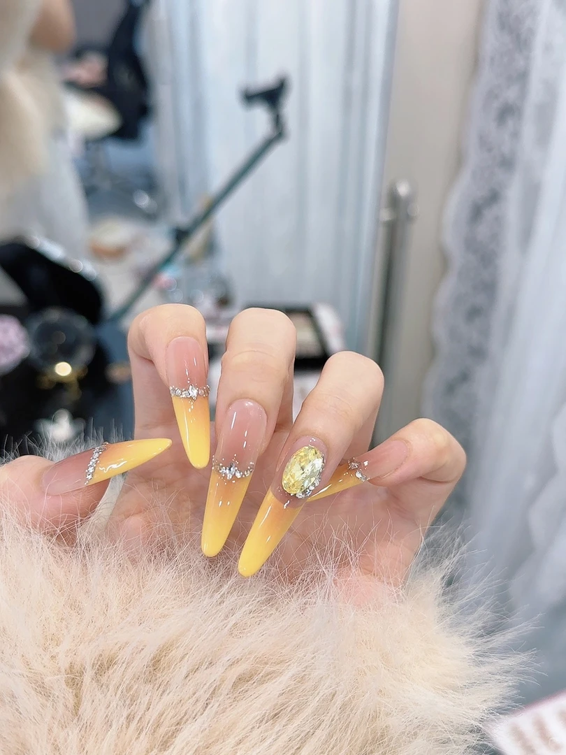 【琥珀奶咖】原创款 请勿盗图  菊黄色简约显白爆闪式 纯手工穿戴甲