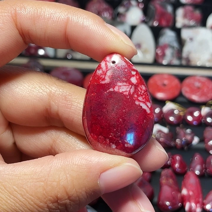 天然辰砂原矿水滴吊坠29.1克