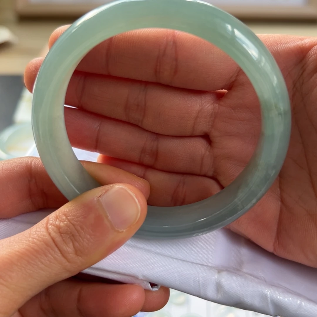 翡翠手镯未镶嵌手镯