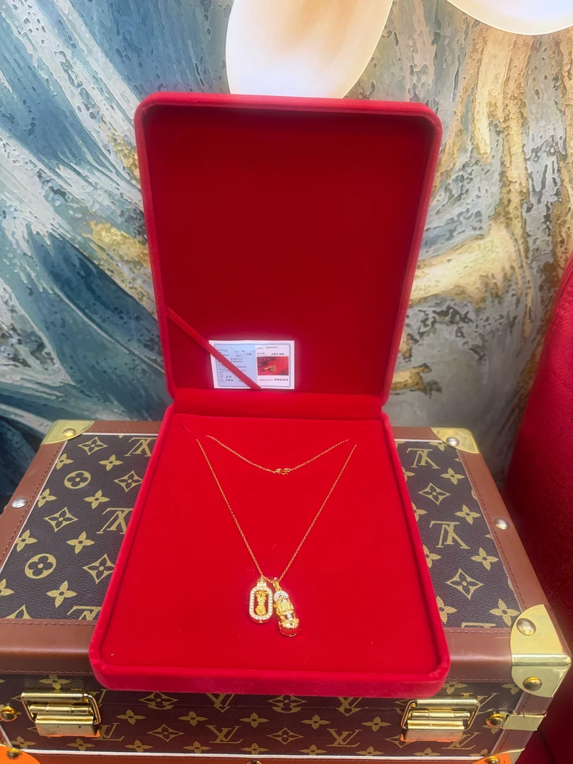 直播间展示精美礼盒