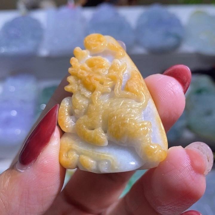【闪购商品】翡翠未镶嵌颈饰麒麟