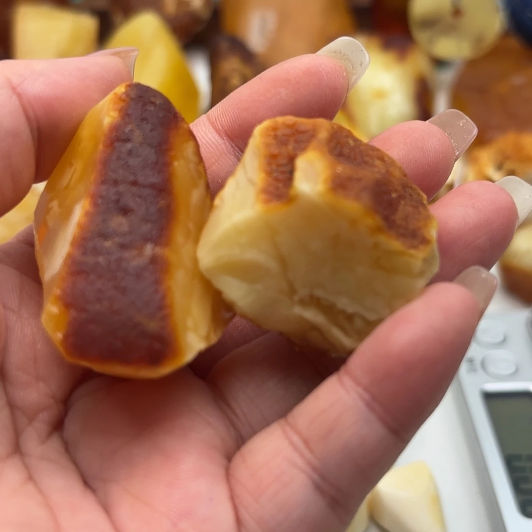 何***宁定制琥珀未镶嵌蜜蜡