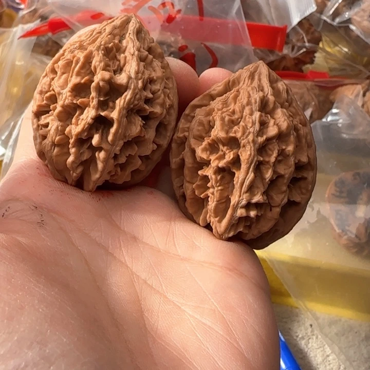 文玩核桃吊坠白*野生凤翎36.5