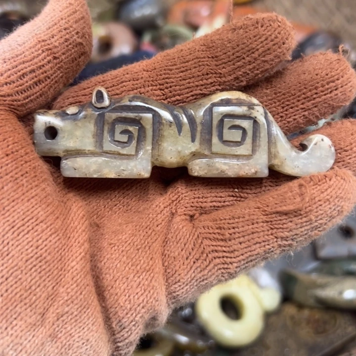 和田玉（青白玉）未镶嵌挂件