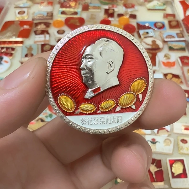 铝月*影毛爷爷像章