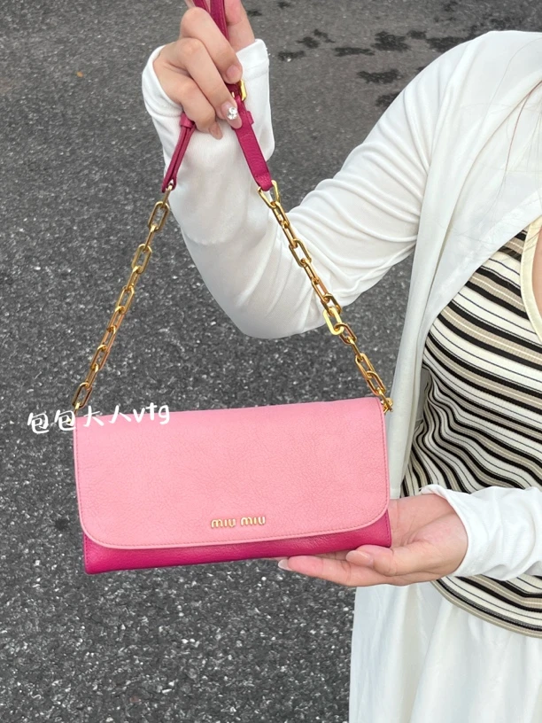 99新 MIU MIU/缪缪 樱花粉全皮woc单肩包