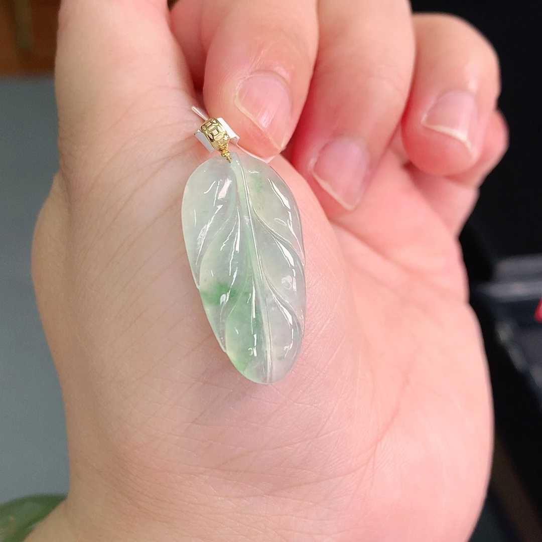 翡翠18K金镶嵌颈饰冰飘绿叶子