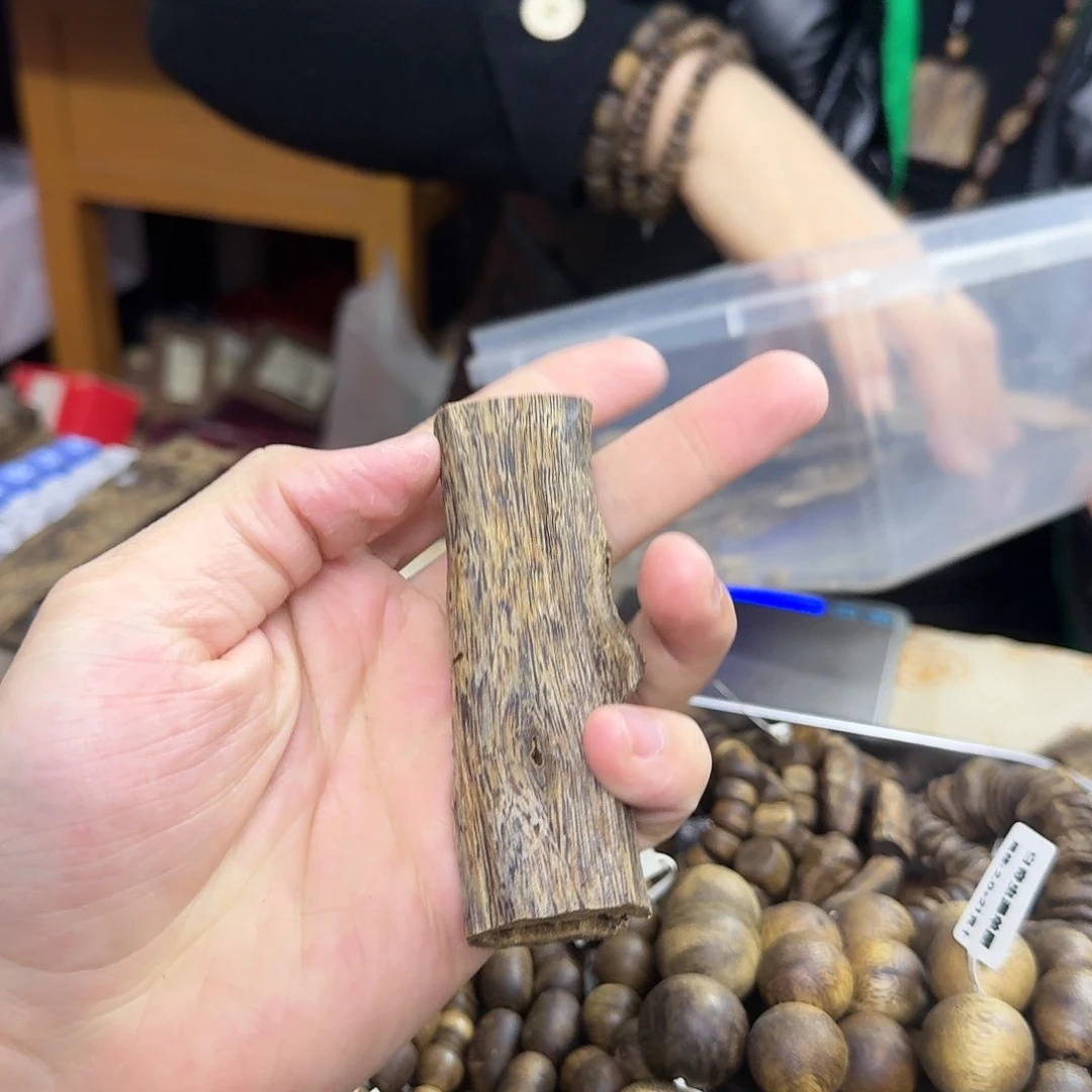 沉香沉香枕白棋 99 沉虫漏 19 克仅一块发货