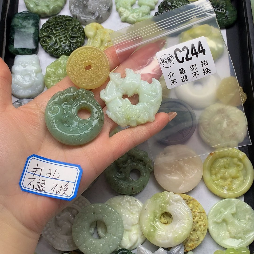 蛇纹石玉未镶嵌颈饰悠***仔