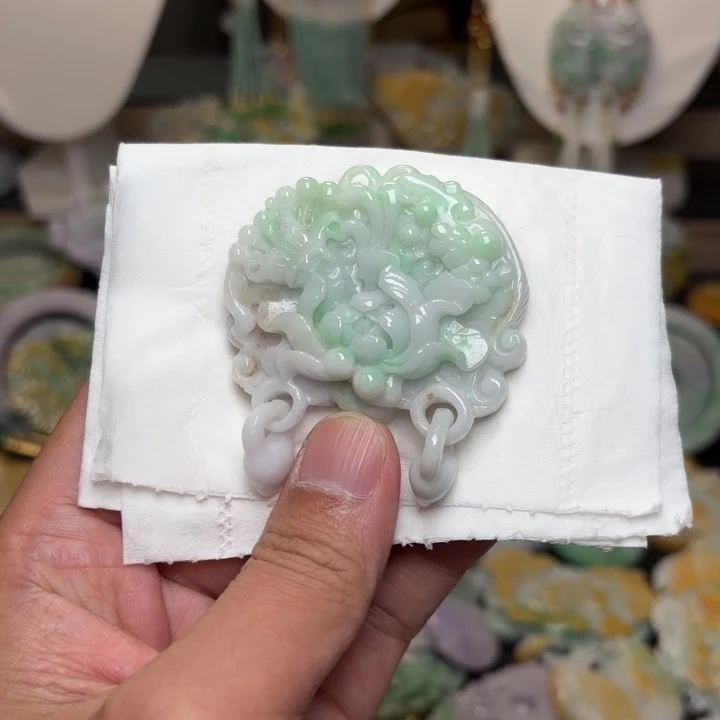 翡翠未镶嵌颈饰吊坠