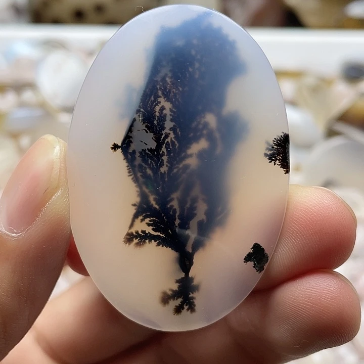 梦***裳玛瑙/玉髓未镶嵌颈饰