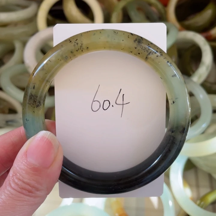 蛇纹石玉手镯未镶嵌猫**狸