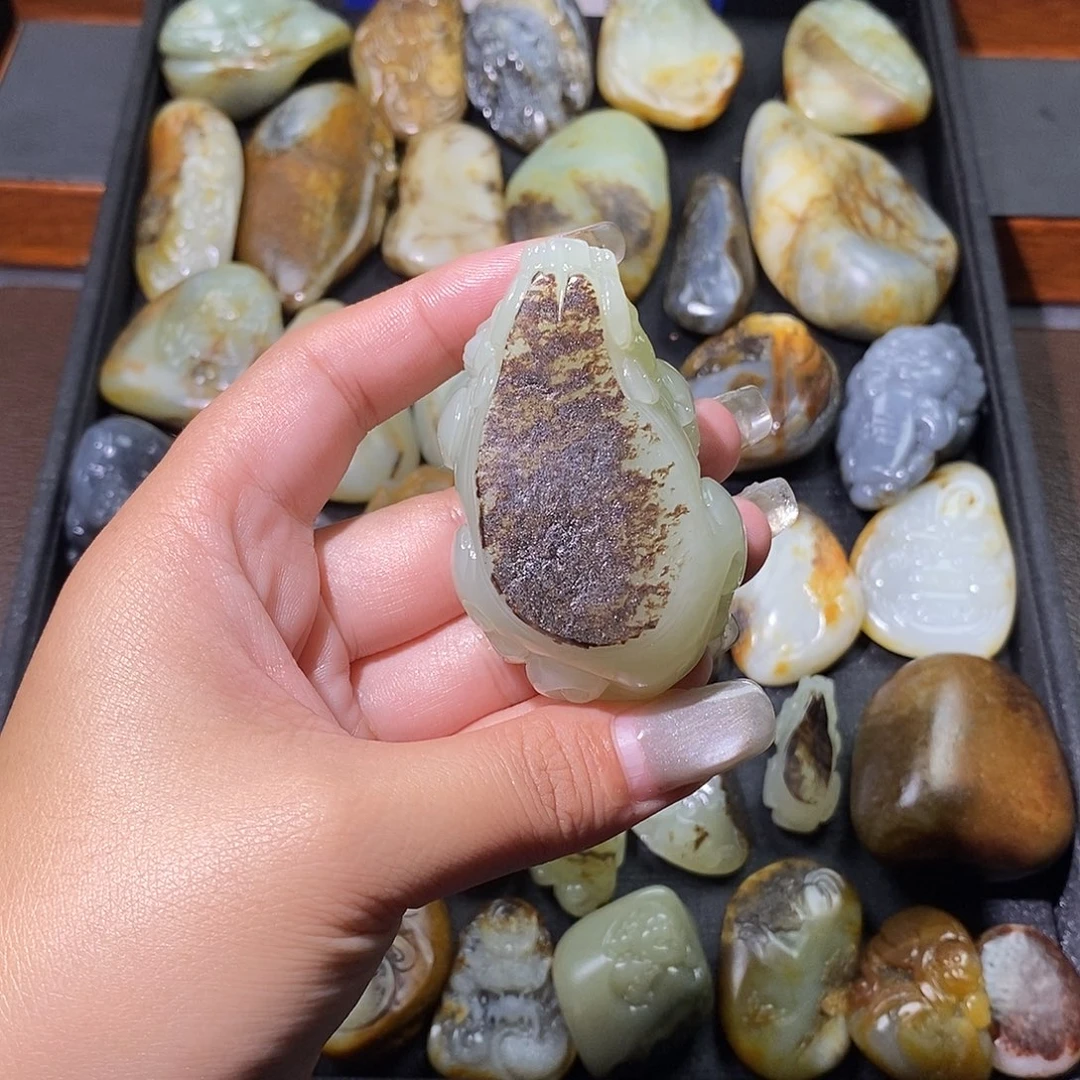 一***城和田玉未镶嵌颈饰