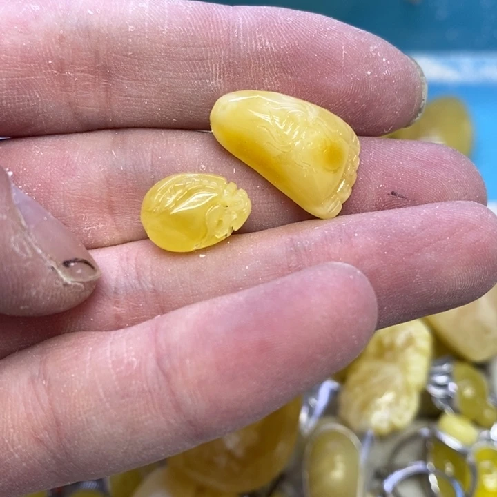 蜜蜡裸石未镶嵌吊坠