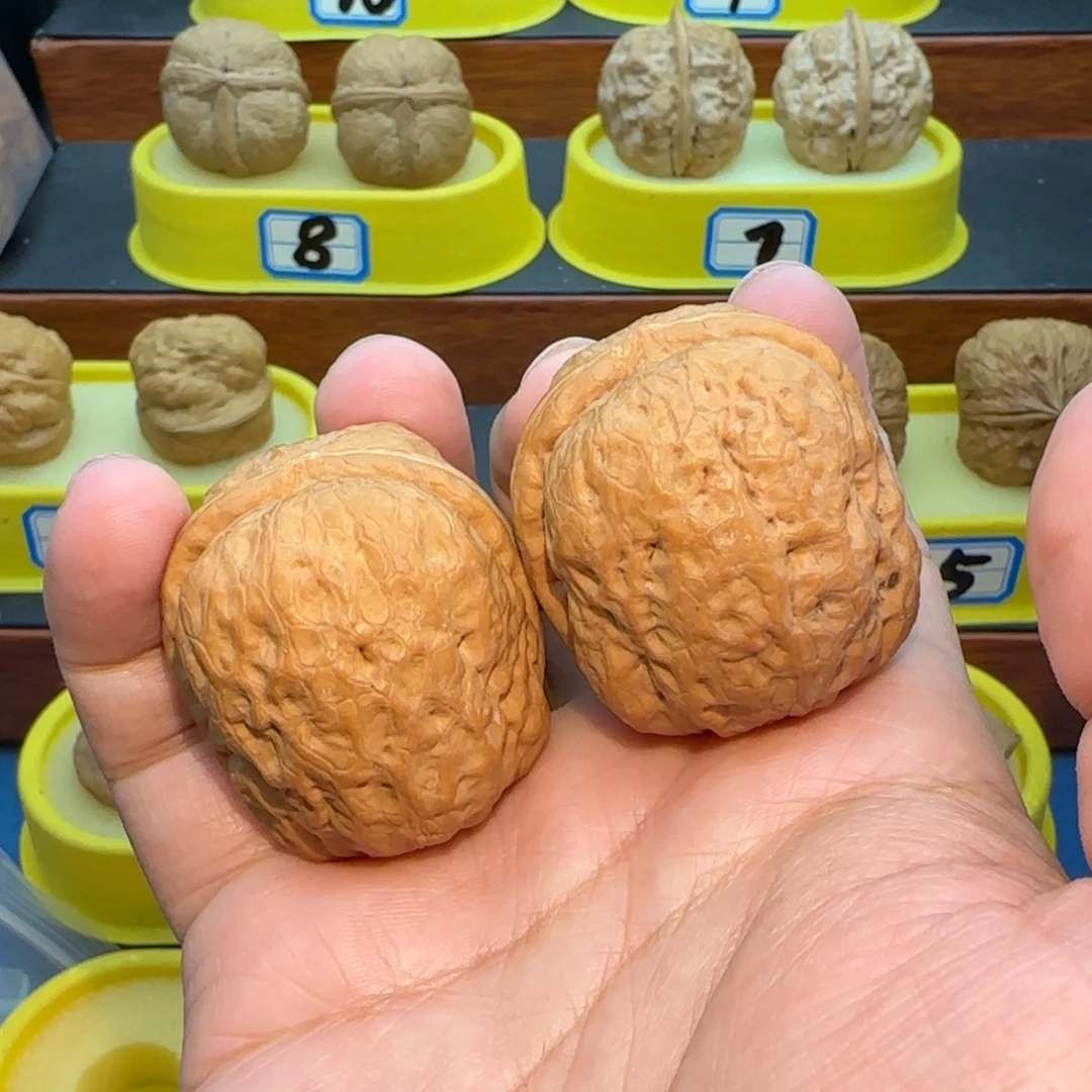 肖***孟把件桃核炸二核桃