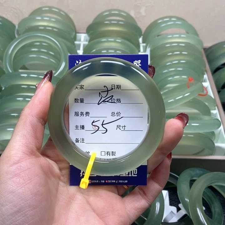 蛇纹石玉手镯未镶嵌不****皮