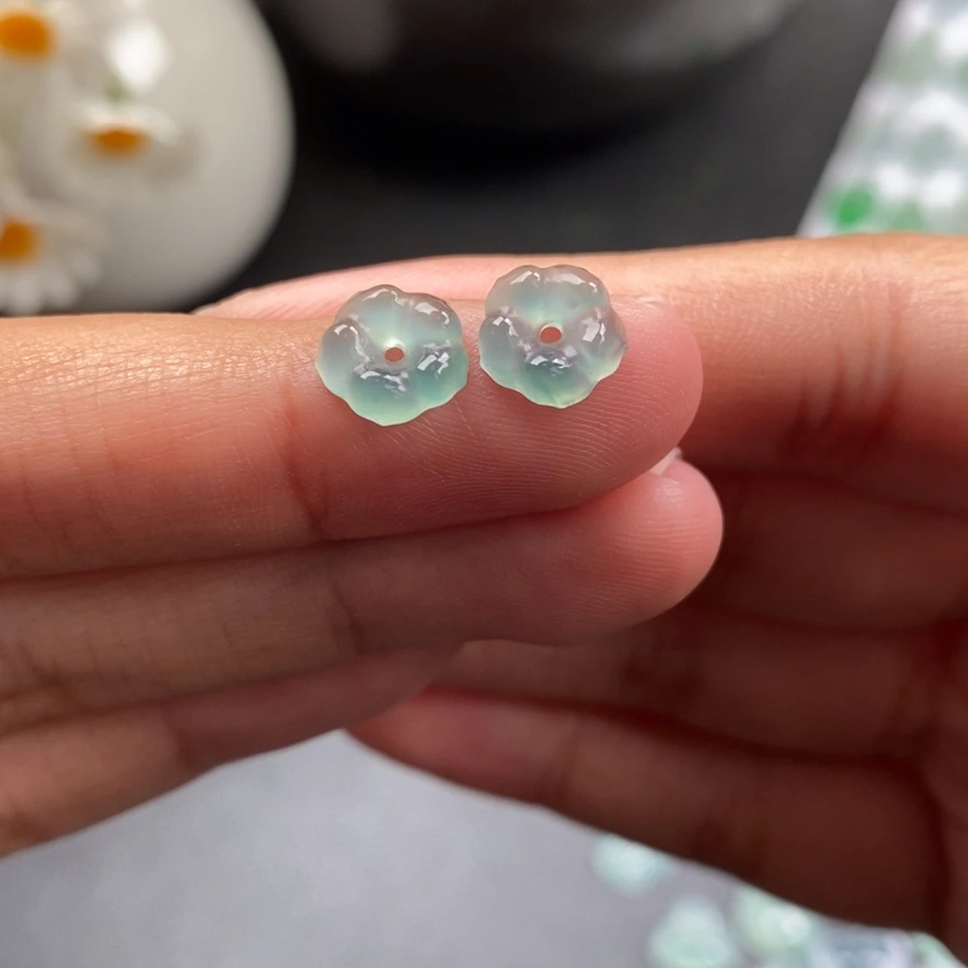 翡翠散珠晴底小花