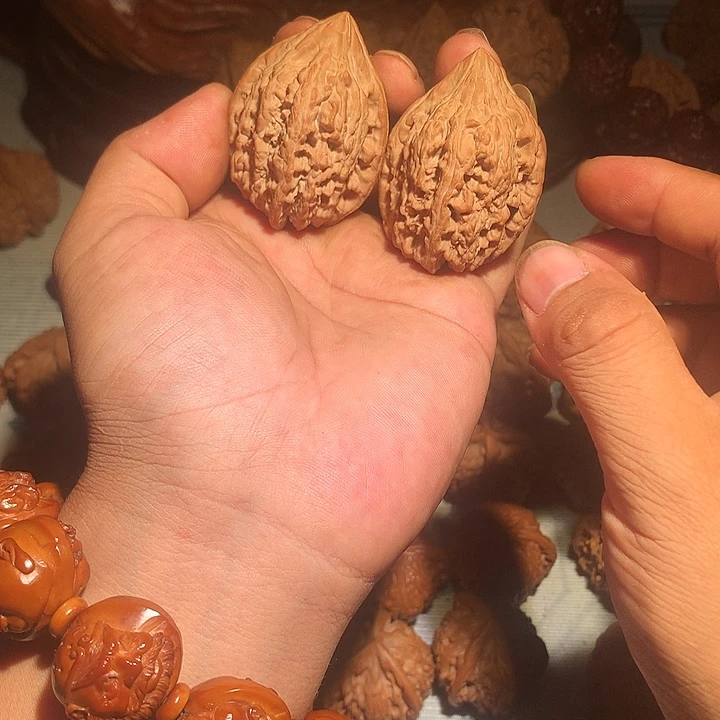 利***马把件文玩核桃大孤石