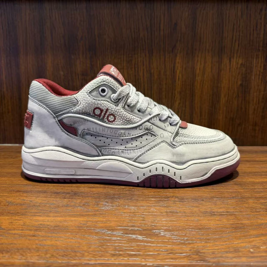 2025秋季爆款男鞋时尚休闲百搭透气轻奢皮面手工轻便低帮平底潮鞋