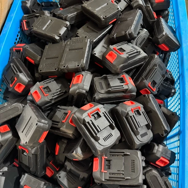 (牧田插脚)21V电动工具电池一个