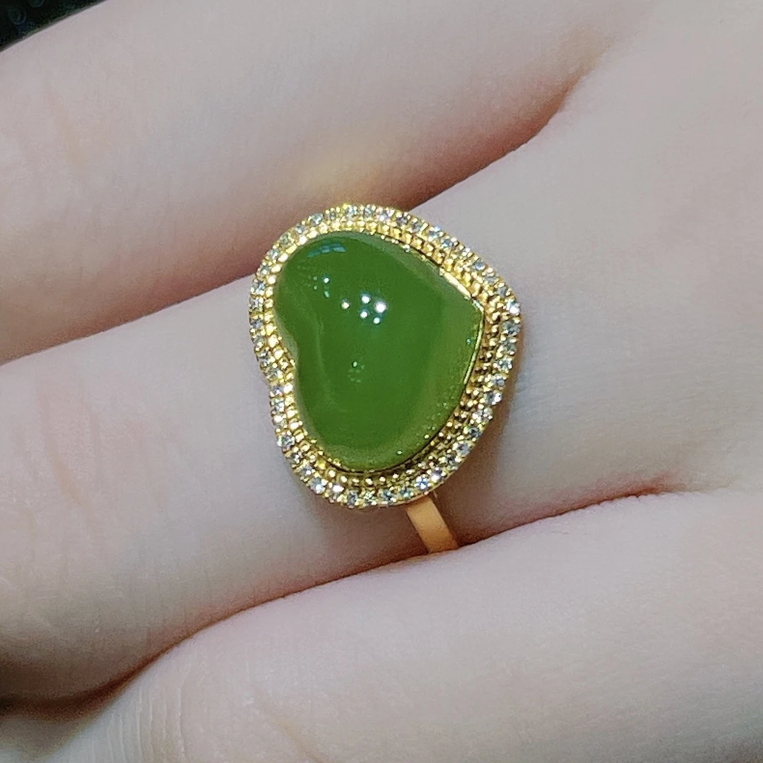 和田碧玉苹果绿心型戒指 18K金镶嵌厚金款 总尺寸13.3*15.4厚7.4