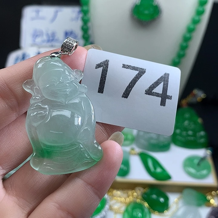 翡翠未镶嵌吊坠(赠链)