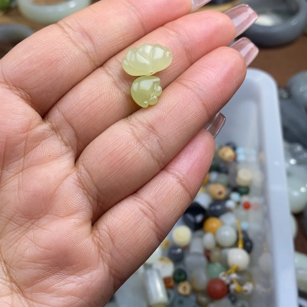 心***成和田玉未镶嵌颈饰