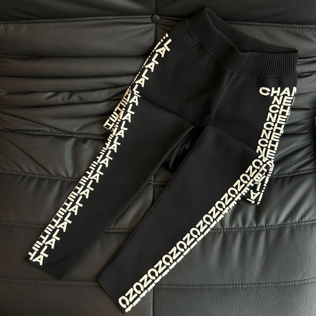 95新 Chanel/香奈儿 Chanel香奈儿侧边满印休闲针织裤 34码