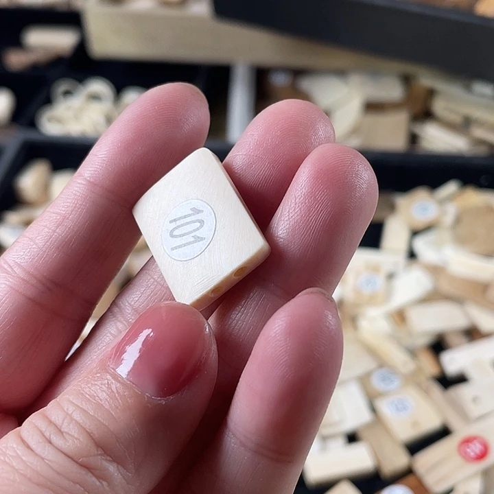 泥塑不打孔联系客服