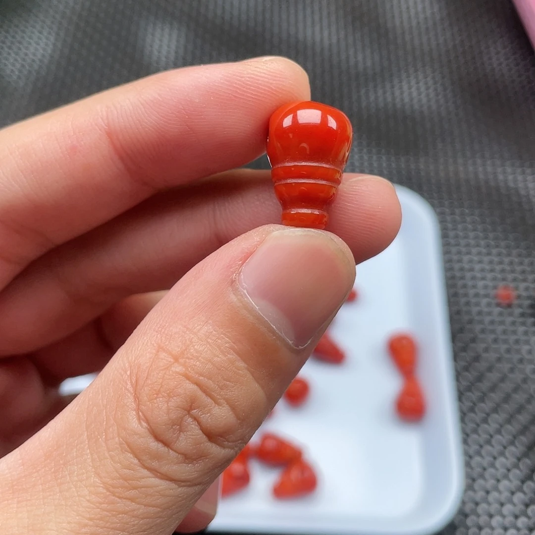 南红玛瑙3号 11*17柿子红三通一颗未镶嵌