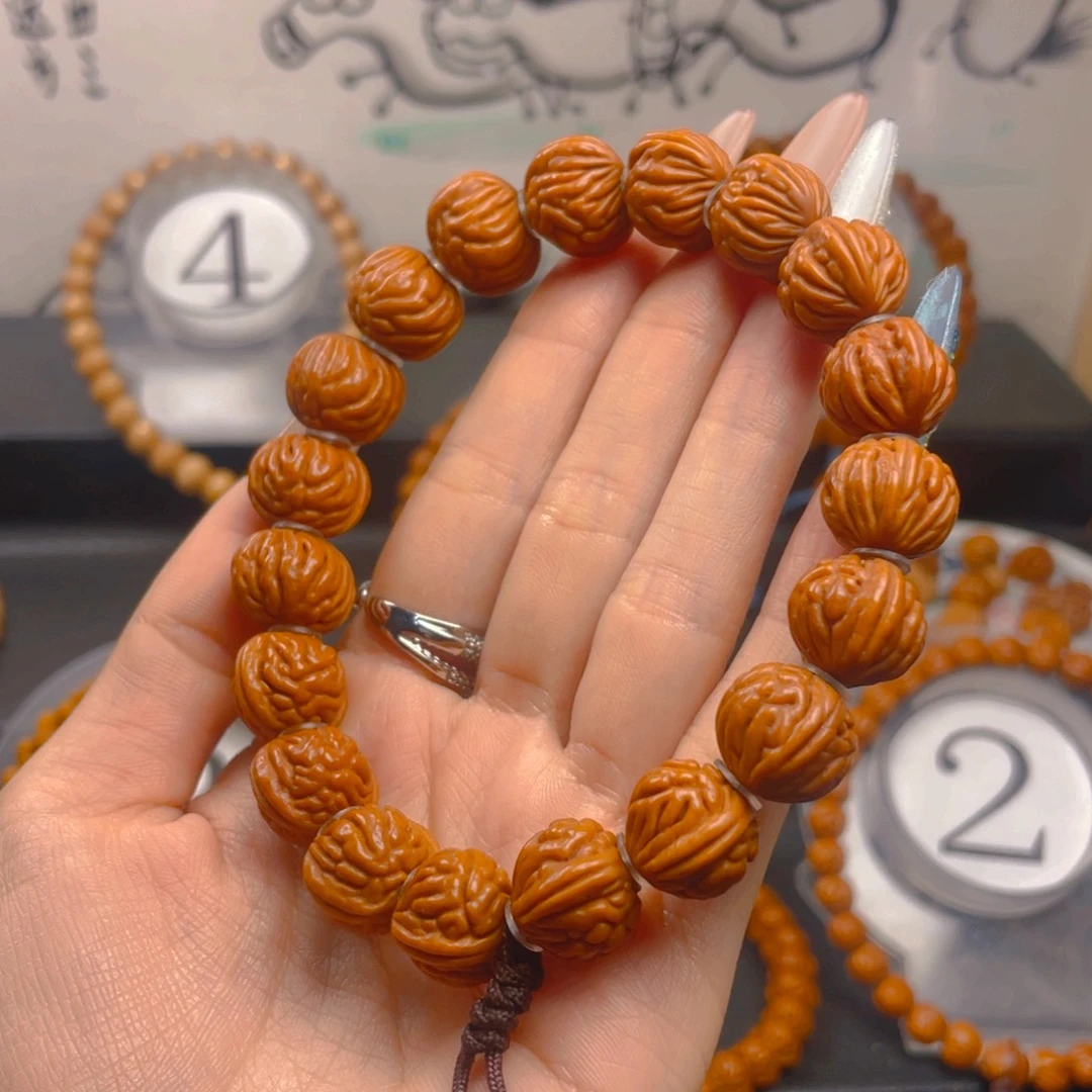 吊坠桃核1.44444444444