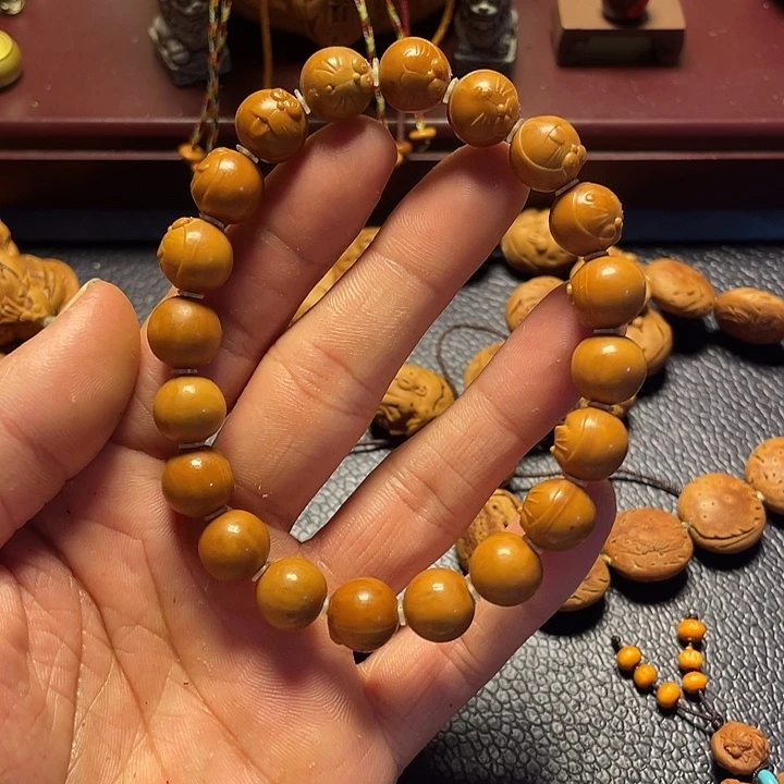 猴头核桃雕刻瑕疵机器猫