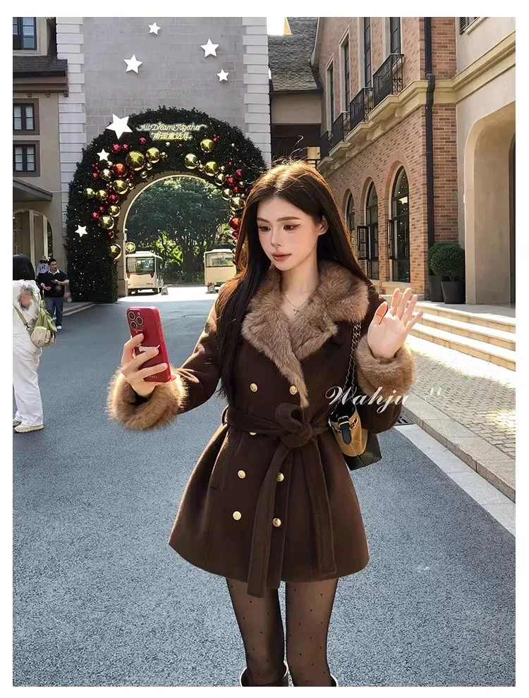 胖妹妹女装冬季复古千金氛围感系带毛毛翻领双排扣毛呢外套6649