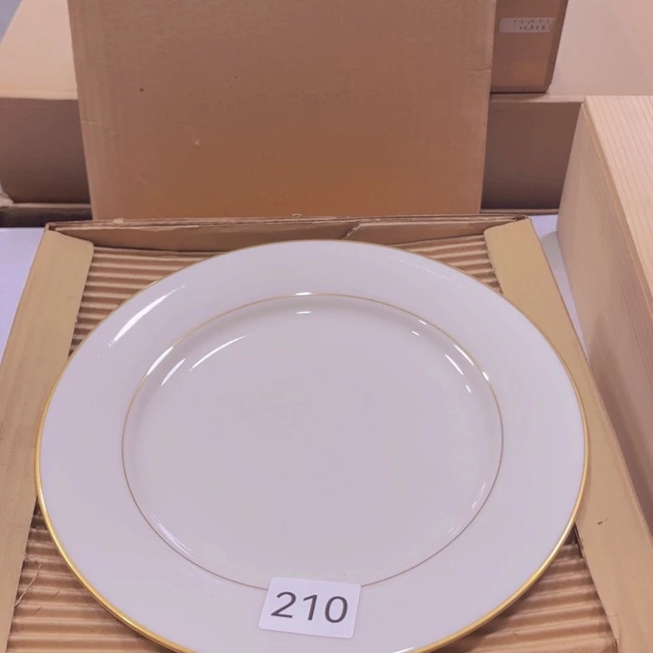 茶盏我们都在努力着改变自己和