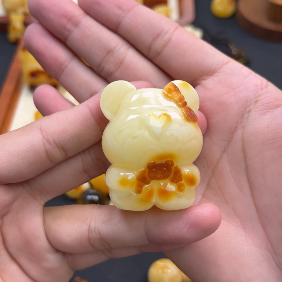 玉***饺琥珀未镶嵌珠宝奇石