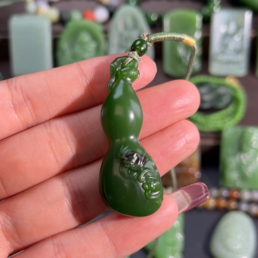 和田玉颈饰未镶嵌菠菜绿葫芦定制