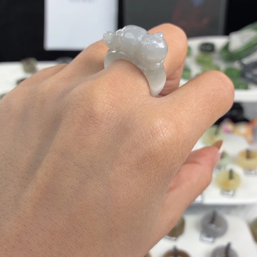 和田玉（糖玉）未镶嵌戒指Q118趴趴猫18.0不退换