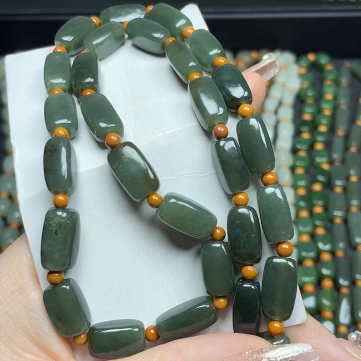 杨***富和田玉未镶嵌颈饰