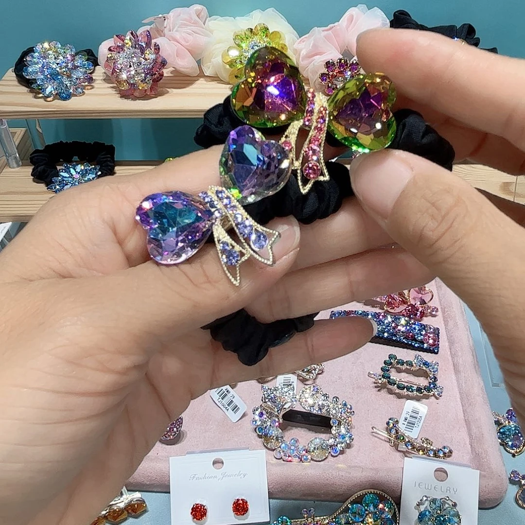 皮质铁合金耳钉和项链