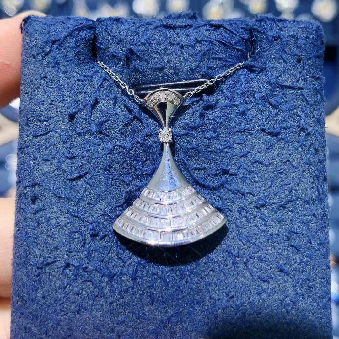 【闪购商品】钻石颈饰18K金镶嵌裙子项链