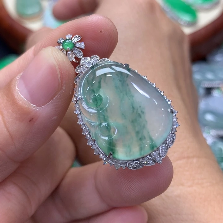 翡翠吊坠(不含链)18K金镶嵌