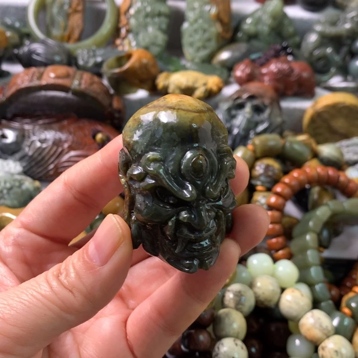 未镶嵌岫岩河磨玉（透闪石质玉）把件