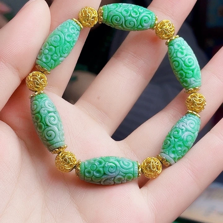 翡翠未镶嵌颈饰多样性