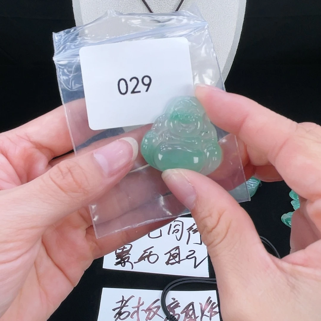 石英质玉（非洲翠）未镶嵌颈饰