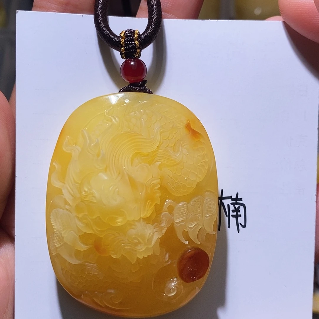 未镶嵌琥珀珠宝奇石