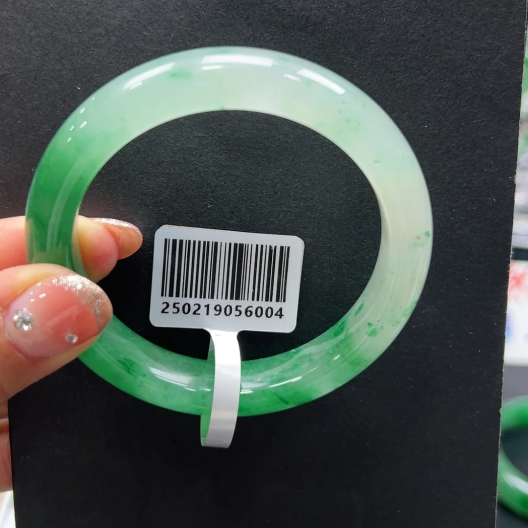 石英质玉手镯未镶嵌天****?