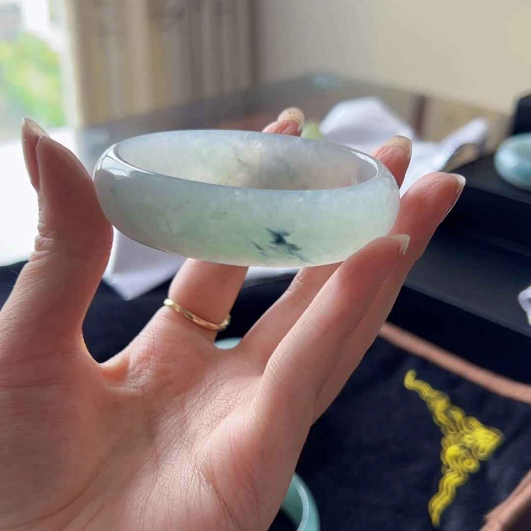 广***姐颈饰未镶嵌翡翠60mmm贵妃