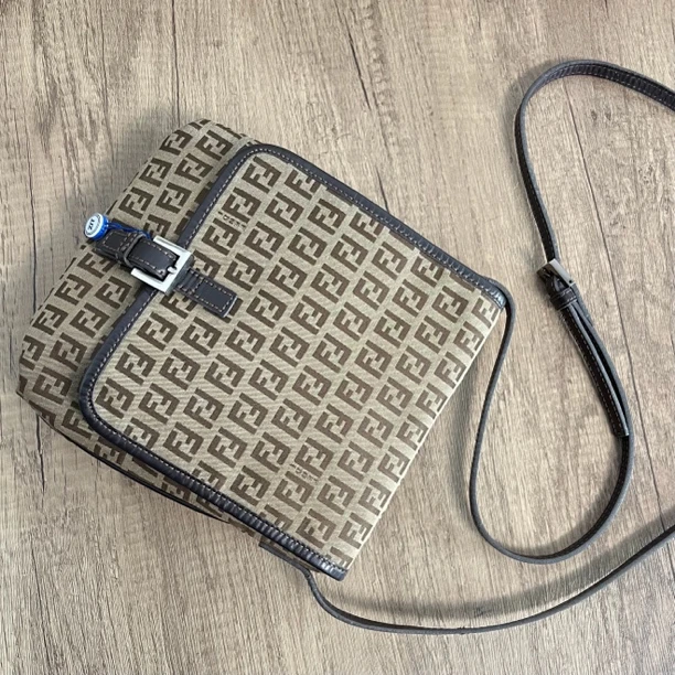95新 FENDI/芬迪 芬迪棕花斜挎包