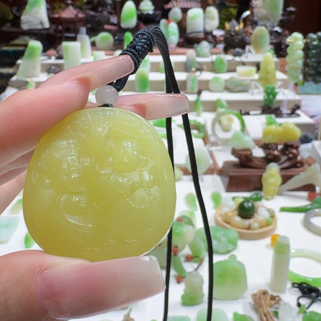 和田玉未镶嵌挂件黄口人财两旺