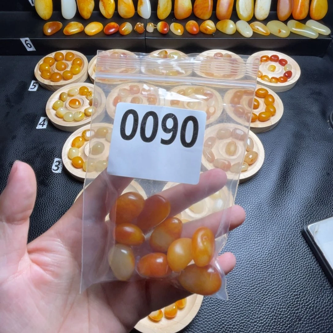 和田玉未镶嵌吊坠(不含链)小****士